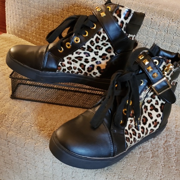 Black with cheetah print high top shoes - Picture 3 of 3